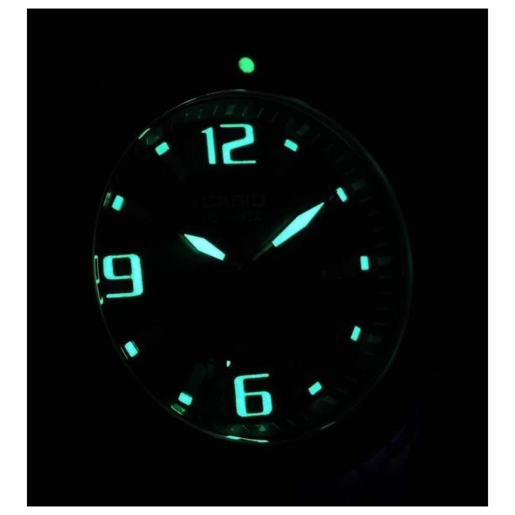 Montre - CASIO - BASIC - Acier inoxydable - Quartz - Étanchéité 20 Atm Montre - CASIO - BASIC - Acier inoxydable - Quartz - Étanchéité 20 Atm