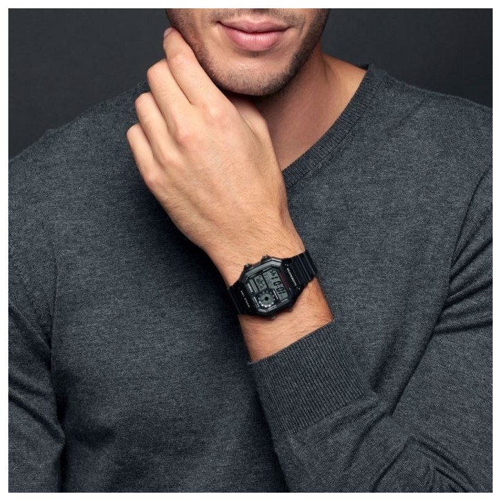 Montre - CASIO - AE-1200WH-1AVEF - Chronographe - Alarme - Résistante a l'eau 10 Bar Montre - CASIO - AE-1200WH-1AVEF - Chronographe - Alarme - Résistante a l'eau 10 Bar