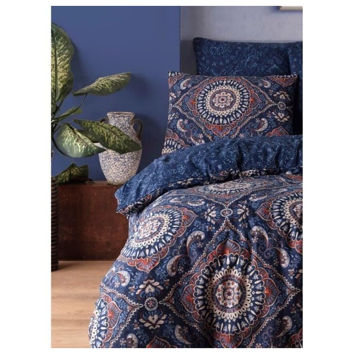 Parure de lit - 1 housse de couette 220 x 240 cm + 2 taies d'oreiller 60 x 60 cm - 65% coton, 35% polyester - Bleu Parure de lit - 1 housse de couette 220 x 240 cm + 2 taies d'oreiller 60 x 60 cm - 65% coton, 35% polyester - Bleu