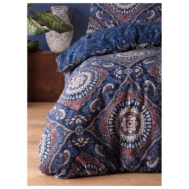 Parure de lit - 1 housse de couette 220 x 240 cm + 2 taies d'oreiller 60 x 60 cm - 65% coton, 35% polyester - Bleu Parure de lit - 1 housse de couette 220 x 240 cm + 2 taies d'oreiller 60 x 60 cm - 65% coton, 35% polyester - Bleu