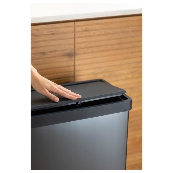 Poubelle sur pieds - VERTO - CURVER - Ouverture touch - 54 L - Gris perle Poubelle sur pieds - VERTO - CURVER - Ouverture touch - 54 L - Gris perle