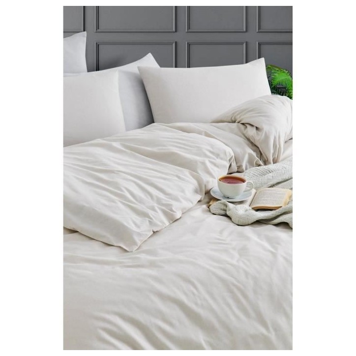 Parure de lit - 1 housse de couette 220 x 240 cm + 2 taies d'oreiller 60 x 60 cm - 70% coton, 30% polyester - Beige Parure de lit - 1 housse de couette 220 x 240 cm + 2 taies d'oreiller 60 x 60 cm - 70% coton, 30% polyester - Beige