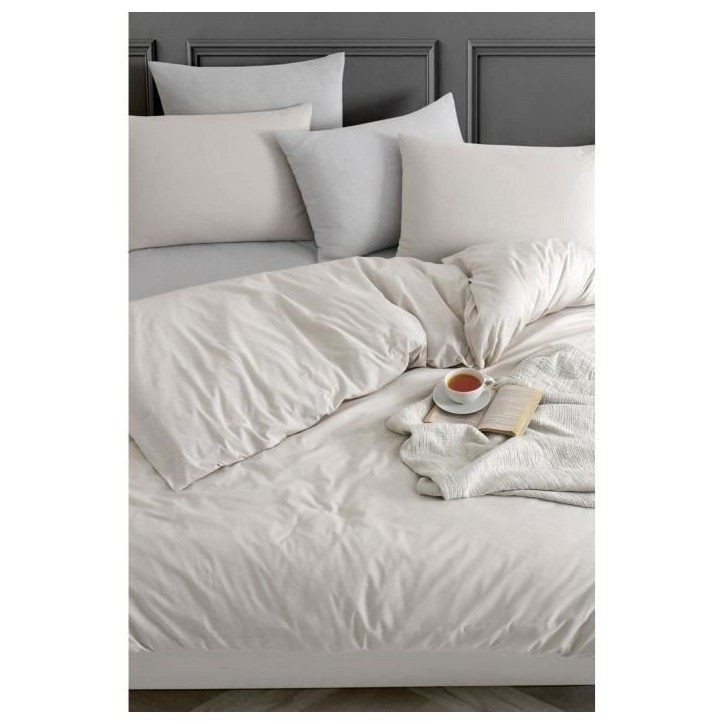 Parure de lit - 1 housse de couette 220 x 240 cm + 2 taies d'oreiller 60 x 60 cm - 70% coton, 30% polyester - Beige Parure de lit - 1 housse de couette 220 x 240 cm + 2 taies d'oreiller 60 x 60 cm - 70% coton, 30% polyester - Beige