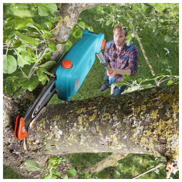 Elagueuse sur perche électrique GARDENA - TCS 720/20 - 720W - 20 cm - Manche télescopique 4.4m Elagueuse sur perche électrique GARDENA - TCS 720/20 - 720W - 20 cm - Manche télescopique 4.4m