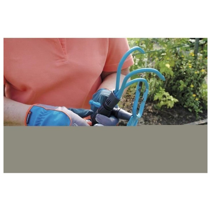 Manche bois FSC 100% 130cm Combisystem GARDENA - Support outils - Revetement anti-dérapant - Garanti 25 ans Manche bois FSC 100% 130cm Combisystem GARDENA - Support outils - Revetement anti-dérapant - Garanti 25 ans