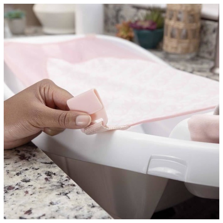 INGENUITY Baignoire bébé évolutive Deluxe rose, de la naissance jusqu'a 3 ans avec transat/hamac bébé inclus