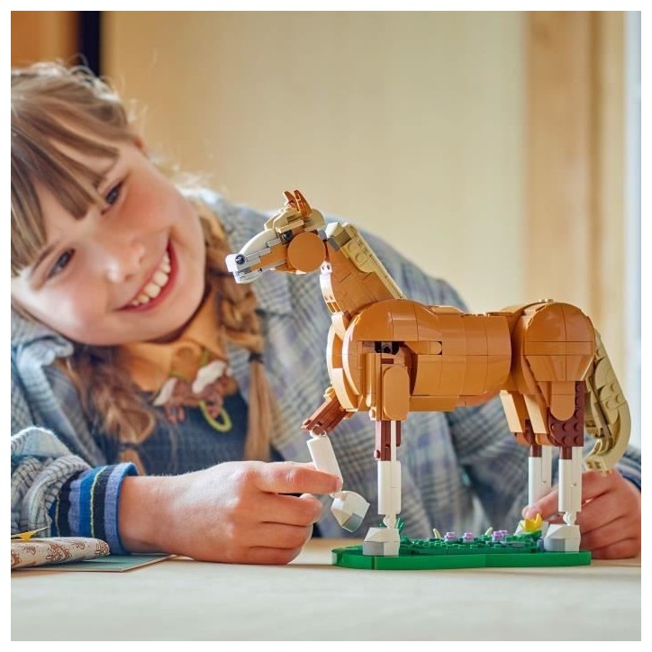 LEGO Creator 3-en-1 31166 Le Beau Cheval - Jeu de Construction des 9 ans