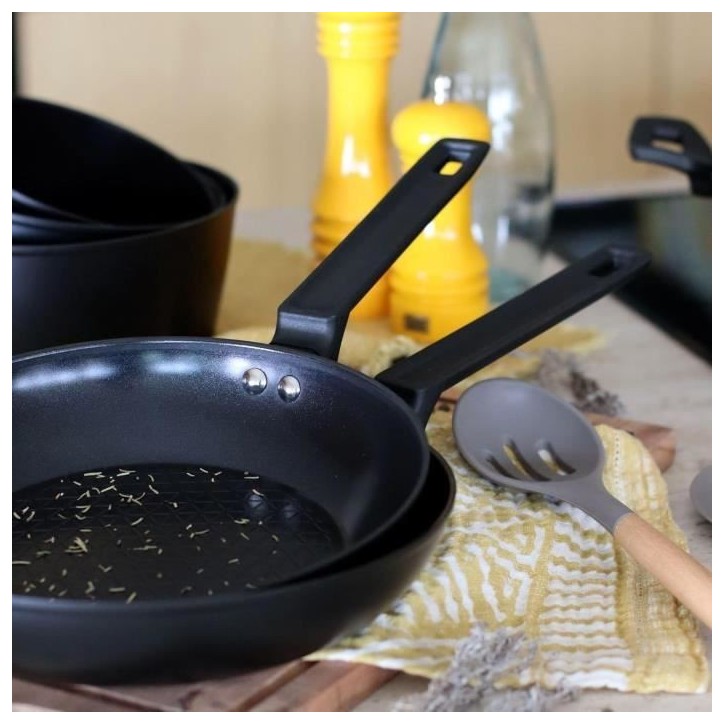 Set de 2 poeles - MENASTYL - 6020297 - En aluminium - 24 et 28 cm - Tous feux dont induction Set de 2 poeles - MENASTYL - 6020297 - En aluminium - 24 et 28 cm - Tous feux dont induction
