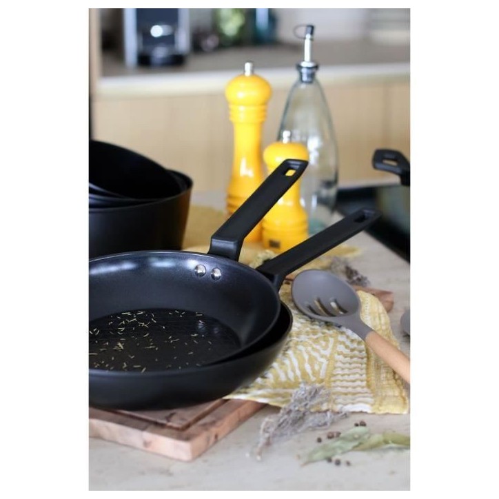 Poele - MENASTYL - 6020638 - En aluminium forgé - 28 cm - Noir - Tous feux dont induction