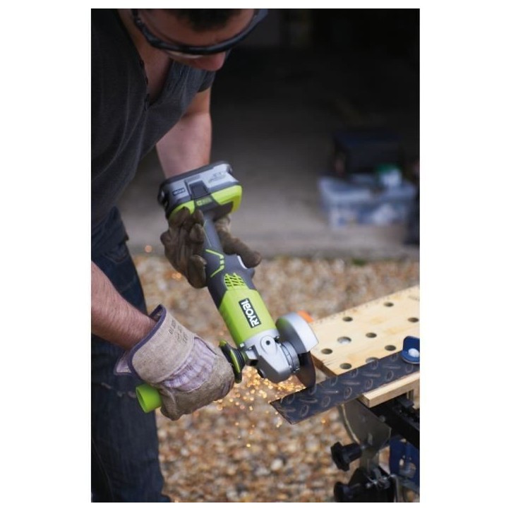RYOBI 3 outils : 1 perceuse-visseuse R18DD3 + 1 meuleuse 115 mm + 1 scie sauteuse + 2 batteries 4 Ah & 2 Ah + 1 chargeur & 1 sac