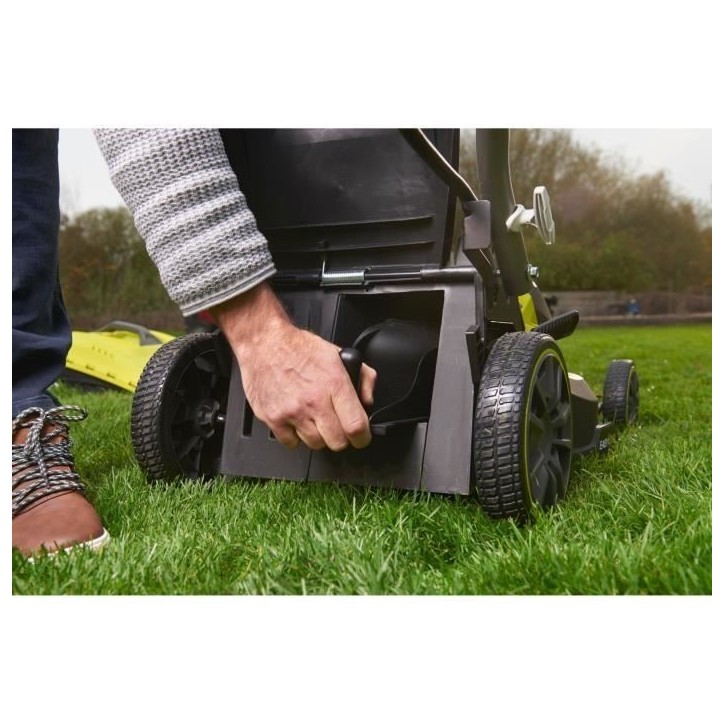RYOBI - Tondeuse poussée 18V ONE+ - Brushless - Ø coupe 37 cm - ramassage et mulching + batterie 5,0 Ah & chargeur - RY18LMX37 RYOBI - Tondeuse poussée 18V ONE+ - Brushless - Ø coupe 37 cm - ramassage et mulching + batterie 5,0 Ah & chargeur - RY18LMX37