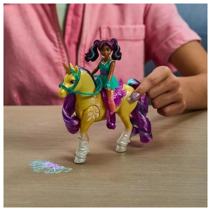Licorne - Spin Master - 6072482 - Lumieres - Poupée Ava - 7 points d'articulation