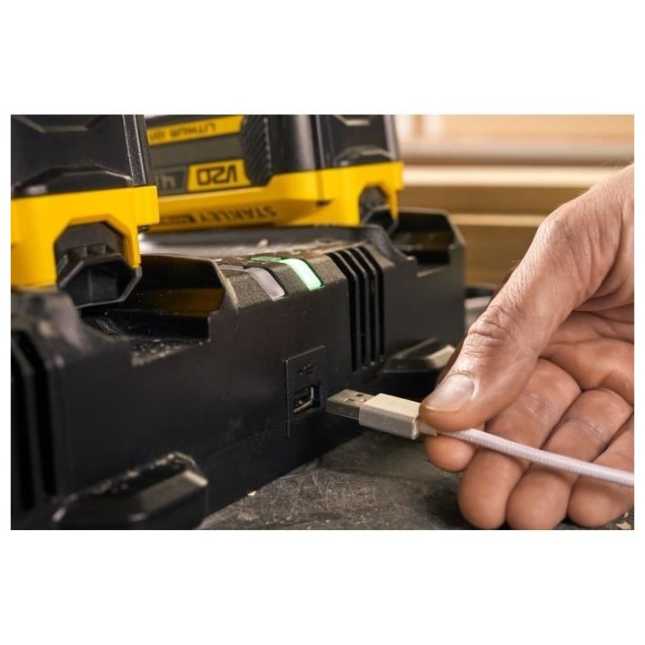 Double chargeur 18V 4A - Stanley Fatmax - Compatible avec toutes les batteries de la Gamme V20 - SFMCB24-QW Double chargeur 18V 4A - Stanley Fatmax - Compatible avec toutes les batteries de la Gamme V20 - SFMCB24-QW