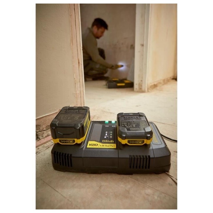 Double chargeur 18V 4A - Stanley Fatmax - Compatible avec toutes les batteries de la Gamme V20 - SFMCB24-QW Double chargeur 18V 4A - Stanley Fatmax - Compatible avec toutes les batteries de la Gamme V20 - SFMCB24-QW