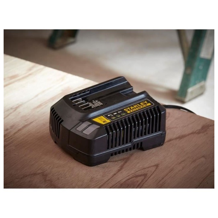 Chargeur 18V 4A - Stanley Fatmax - Compatible avec toutes les batteries de la Gamme V20 - SFMCB14-QW Chargeur 18V 4A - Stanley Fatmax - Compatible avec toutes les batteries de la Gamme V20 - SFMCB14-QW