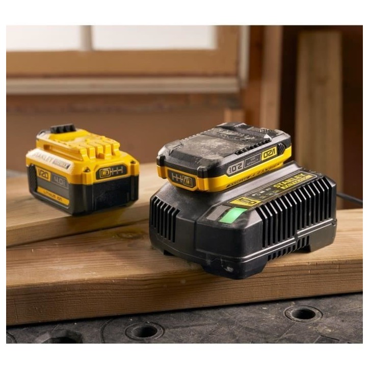 Chargeur 18V 4A - Stanley Fatmax - Compatible avec toutes les batteries de la Gamme V20 - SFMCB14-QW Chargeur 18V 4A - Stanley Fatmax - Compatible avec toutes les batteries de la Gamme V20 - SFMCB14-QW