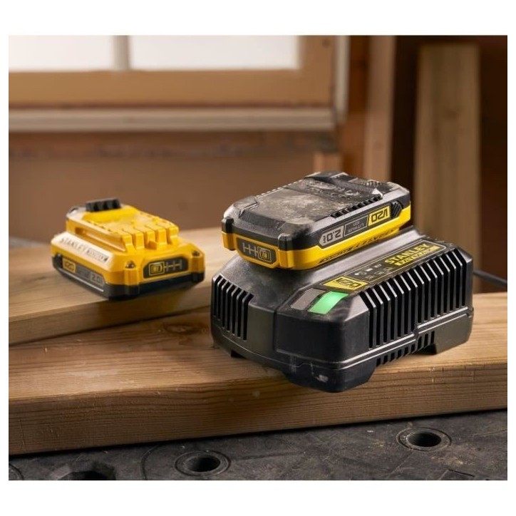 Pack 2 batteries 18V 2 Ah + chargeur 2A - Stanley Fatmax - Compatible avec la gamme STANLEY FATMAX V20 - SFMCB12D2-QW