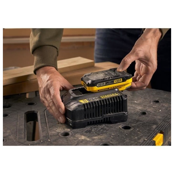 Pack 2 batteries 18V 2 Ah + chargeur 2A - Stanley Fatmax - Compatible avec la gamme STANLEY FATMAX V20 - SFMCB12D2-QW