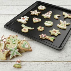 Ensemble avec plaque a pâtisserie extensible et 9 emporte-pieces sur