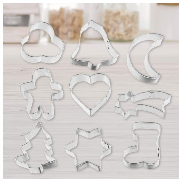Ensemble avec plaque a pâtisserie extensible et 9 emporte-pieces sur cintre - ZENKER Ensemble avec plaque a pâtisserie extensible et 9 emporte-pieces sur cintre - ZENKER