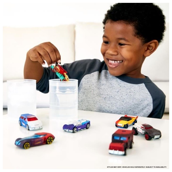 HOT WHEELS Véhicule Color Shifter, modele aléatoire, Change de couleur avec l'eau - Petite Voiture - 3 ans et + - Hot Wheels