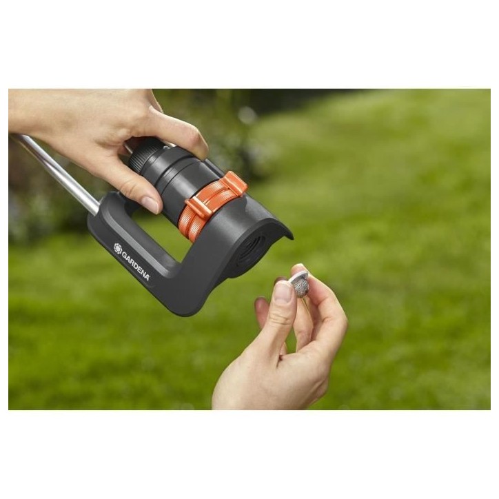 Arroseur oscillant Aqua S - GARDENA - Surface 220m² - Portée 17m max - Résistant UV et gel - Garantie 5 ans