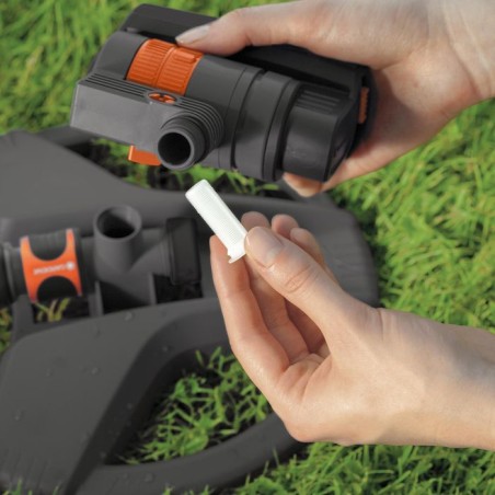 GARDENA Arroseur oscillant AquaZoom Compact – Surface 216m² – Portée 18m max – Résistant UV et gel – Garantie 5 ans (