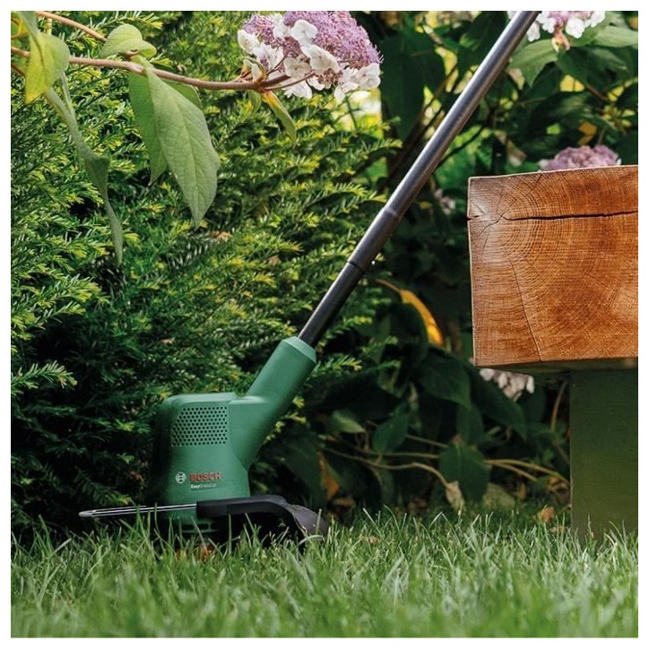 Coupe bordures 18V Bosch - EasyGrassCut 18V-26 (26 cm de diametre de coupe, sans batterie) Coupe bordures 18V Bosch - EasyGrassCut 18V-26 (26 cm de diametre de coupe, sans batterie)