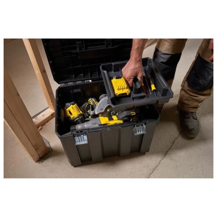 Coffre mobile STANLEY Grand volume avec manche télescopique - FMST1-75753 Coffre mobile STANLEY Grand volume avec manche télescopique - FMST1-75753