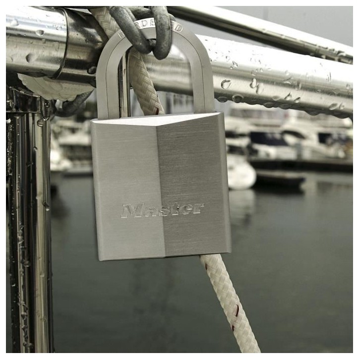 Cadenas en laiton nickelé 40mm - MASTER LOCK - Anse hexagonale - Haute sécurité - 4 clés incluses Cadenas en laiton nickelé 40mm - MASTER LOCK - Anse hexagonale - Haute sécurité - 4 clés incluses