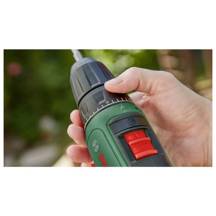 Perceuse visseuse Bosch EasyDrill 18V 40 + 2 batteries 18V 1,5Ah + Systembox avec 241 Accessoires + chargeur AL1810CV 06039D8007 Perceuse visseuse Bosch EasyDrill 18V 40 + 2 batteries 18V 1,5Ah + Systembox avec 241 Accessoires + chargeur AL1810CV 06039D8007