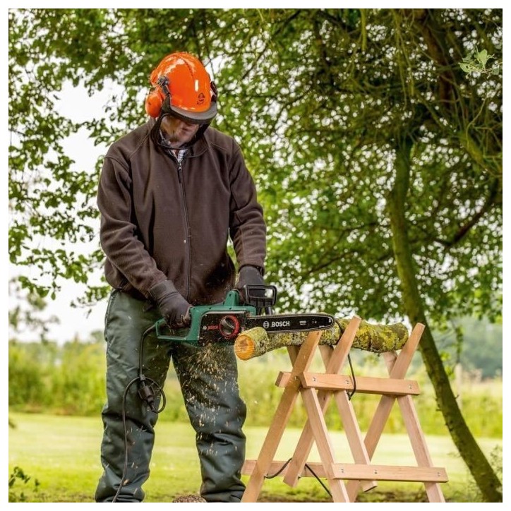 Tronçonneuse Bosch - UniversalChain 35 (1 800 W, longueur de coupe 35cm , vitesse de chaîne : 12 m/s)
