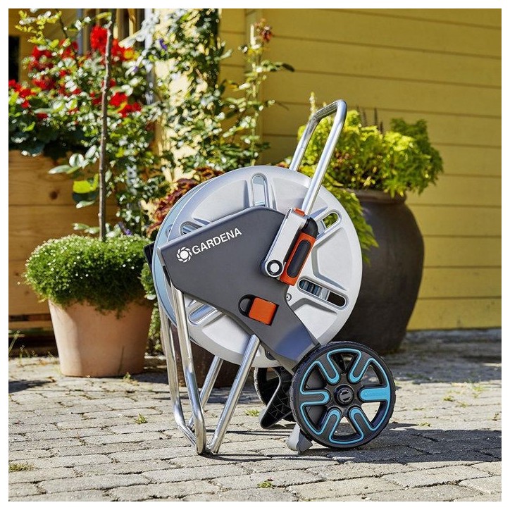 Enrouleur de tuyau GARDENA CleverRoll M métal – Tuyau Classic 25m Ø15mm – Adapté petit jardin – Kit complet (18543-26) Enrouleur de tuyau GARDENA CleverRoll M métal – Tuyau Classic 25m Ø15mm – Adapté petit jardin – Kit complet (18543-26)