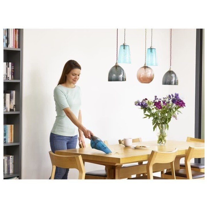 Aspirateur a main BLACK+DECKER WDC215WA-QW Dustbuster Lithium Eau et poussiere 7,2V sans fil - Bleu