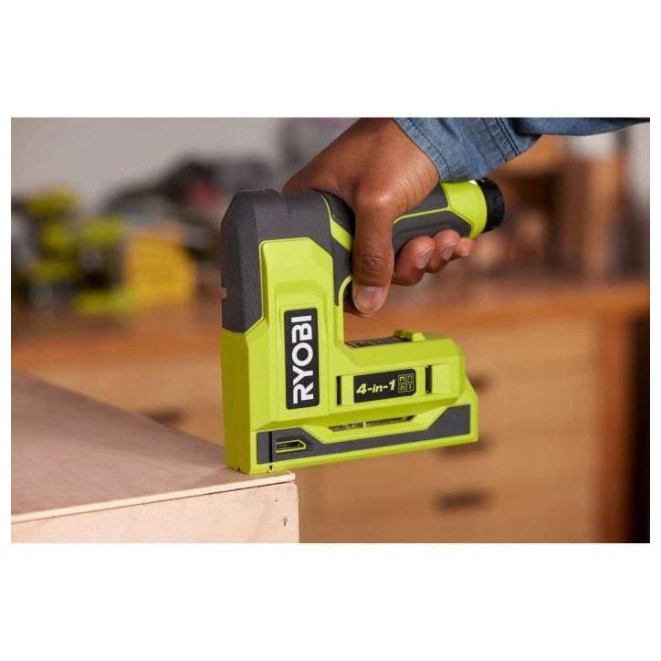Agrafeuse cloueuse - RYOBI - 4V - Agrafes de 6 a 14 mm - Pointes 18G jusqu'a 15 mm - Livrée avec 1100 agrafes T50 et 250 pointe Agrafeuse cloueuse - RYOBI - 4V - Agrafes de 6 a 14 mm - Pointes 18G jusqu'a 15 mm - Livrée avec 1100 agrafes T50 et 250 pointe