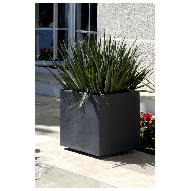 Pot de fleurs Carré 40 cm - EDA - Volcania - 31 L - Intérieur/Extérieur - Décor Pierre - 39,5 x 39,5 x H. 43,5 cm - Gris Ant Pot de fleurs Carré 40 cm - EDA - Volcania - 31 L - Intérieur/Extérieur - Décor Pierre - 39,5 x 39,5 x H. 43,5 cm - Gris Ant