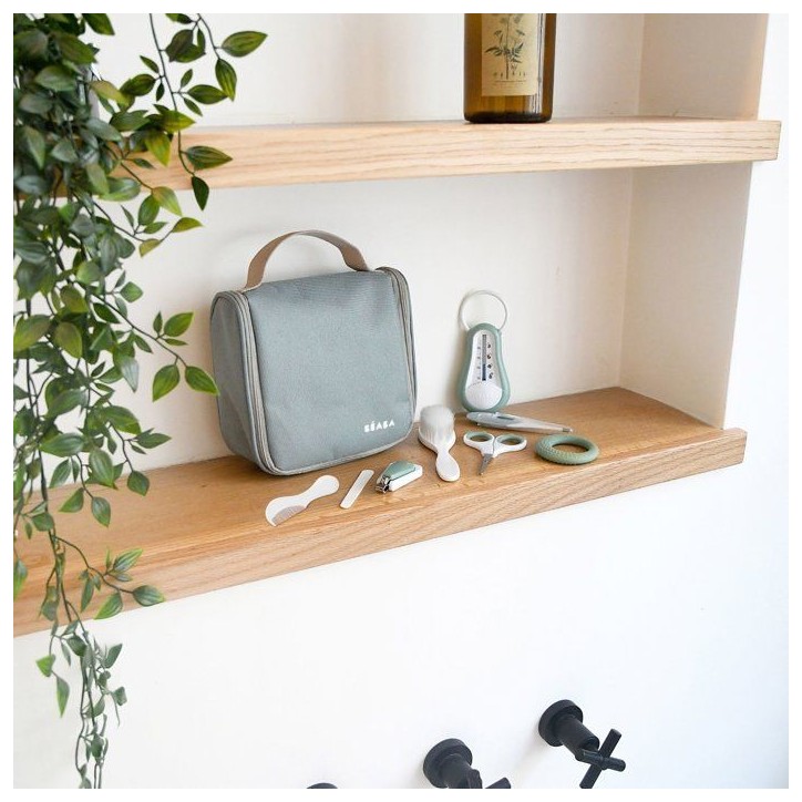 Trousse de toilette - BEABA - 10 accessoires - Vert sauge Trousse de toilette - BEABA - 10 accessoires - Vert sauge