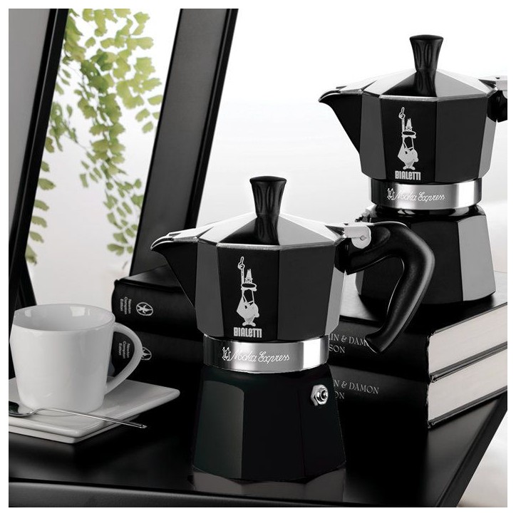 Cafetiere italienne - BIALETTI - Moka Express - Tous feux sauf induction - 3 tasses - 100 ml - Noir Cafetiere italienne - BIALETTI - Moka Express - Tous feux sauf induction - 3 tasses - 100 ml - Noir