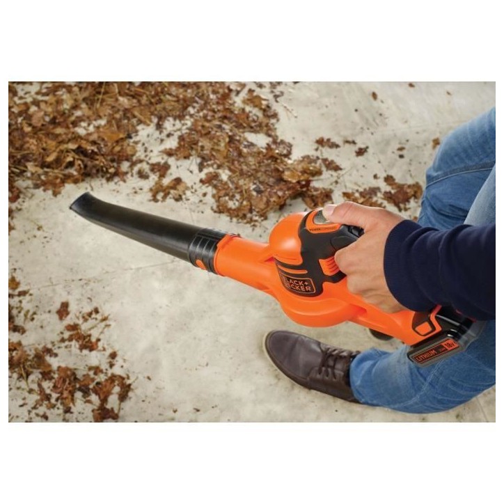 Souffleur sans fil BLACK+DECKER - GWC1820PC - 18V -Débit d'air de 209km/h - Avec batterie 18V - 2Ah et chargeur 2Ah