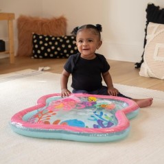 BABY EINSTEIN - JANET - Grand tapis d'eau pour bébé fille, jeu sensoriel et d'éveil?, gonflable, facile a nettoyer, pliable,