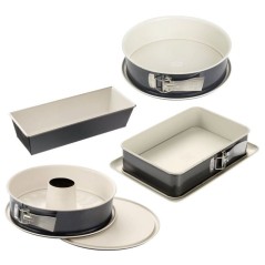 Ensemble de 4 moules a gâteaux de formes différentes de 28 a 32 cm -