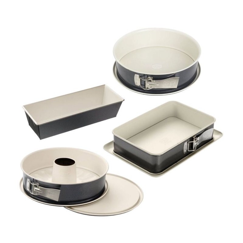 Ensemble de 4 moules a gâteaux de formes différentes de 28 a 32 cm -