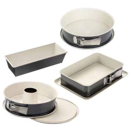 Ensemble de 4 moules a gâteaux de formes différentes de 28 a 32 cm -