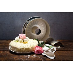Ensemble de 4 moules a gâteaux de formes différentes de 28 a 32 cm -