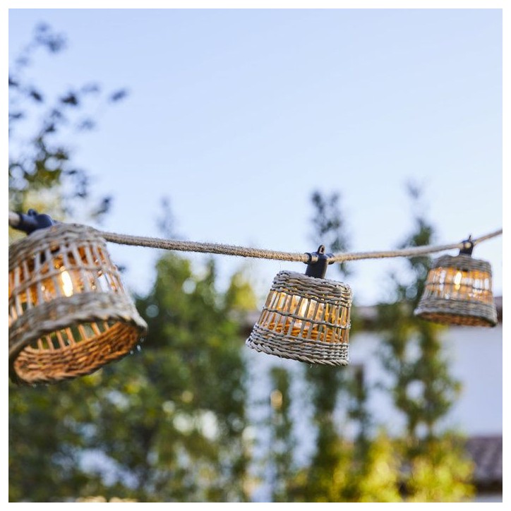 Guirlande extérieure hybride - LUMISKY - SAMOA LIGHT HYBRID - Solaire et secteur - 10 abat-jour rotin LED - Blanc chaud - 8 m Guirlande extérieure hybride - LUMISKY - SAMOA LIGHT HYBRID - Solaire et secteur - 10 abat-jour rotin LED - Blanc chaud - 8 m