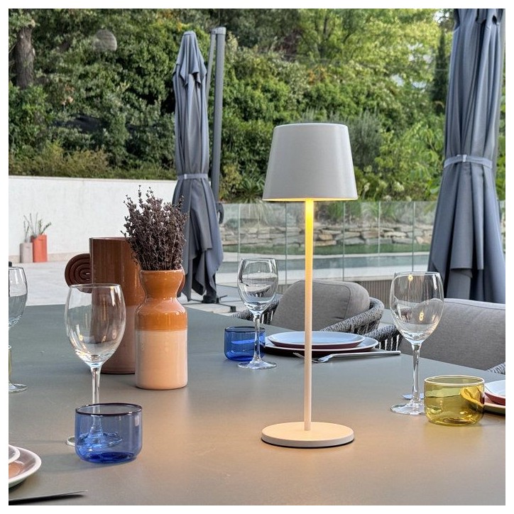 Lampe de table sans fil - LUMISKY - KELLY WHITE - Aluminium blanc - LED blanc dimmable - Rechargeable - H38 cm Lampe de table sans fil - LUMISKY - KELLY WHITE - Aluminium blanc - LED blanc dimmable - Rechargeable - H38 cm