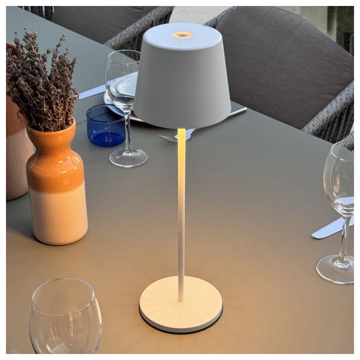 Lampe de table sans fil - LUMISKY - KELLY WHITE - Aluminium blanc - LED blanc dimmable - Rechargeable - H38 cm Lampe de table sans fil - LUMISKY - KELLY WHITE - Aluminium blanc - LED blanc dimmable - Rechargeable - H38 cm