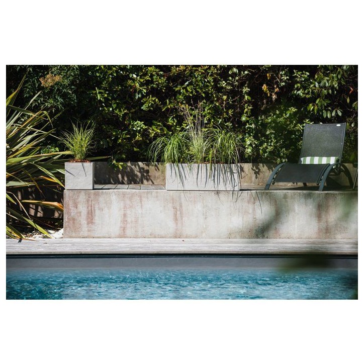 Jardiniere - EDA - Volcania Up - 57 L - Intérieur/Extérieur - Décor Pierre - 79,5 x 29,5 x H. 29,5 cm - Beige Calcaire Jardiniere - EDA - Volcania Up - 57 L - Intérieur/Extérieur - Décor Pierre - 79,5 x 29,5 x H. 29,5 cm - Beige Calcaire