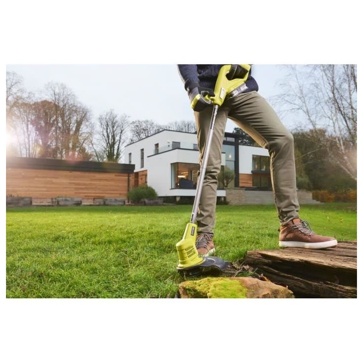 Tondeuse sans fil + coupe-bordure RYOBI One+ RLM18X33B40, 18V, l.33cm, 1 batterie 4 Ah et chargeur inclus Tondeuse sans fil + coupe-bordure RYOBI One+ RLM18X33B40, 18V, l.33cm, 1 batterie 4 Ah et chargeur inclus