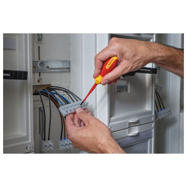 Tournevis VDE - BOSCH - SL3,5x75 - Isolé jusqu'a 1000V - Manche ergonomique - Embout plat Tournevis VDE - BOSCH - SL3,5x75 - Isolé jusqu'a 1000V - Manche ergonomique - Embout plat